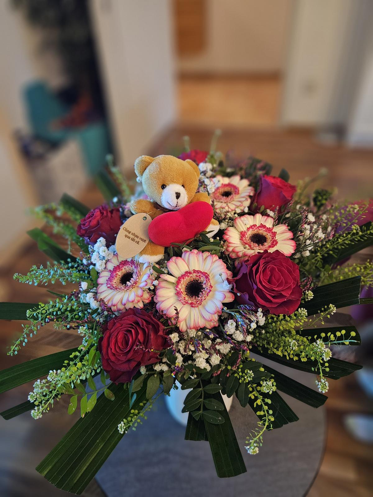 Blumenanhänger am Strauß